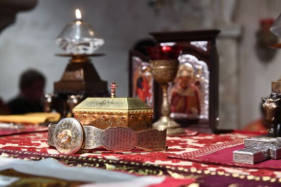 Relics of St. Nicholas travel from Italy to Russia