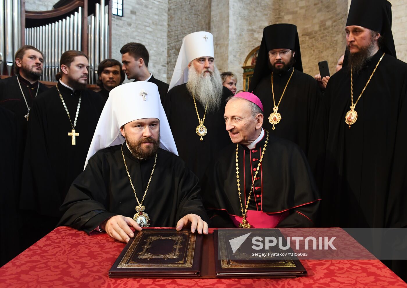 Relics of St. Nicholas travel from Italy to Russia