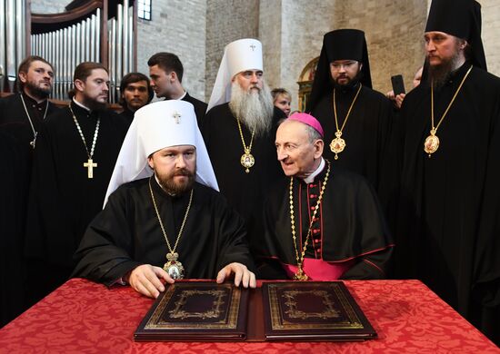 Relics of St. Nicholas travel from Italy to Russia