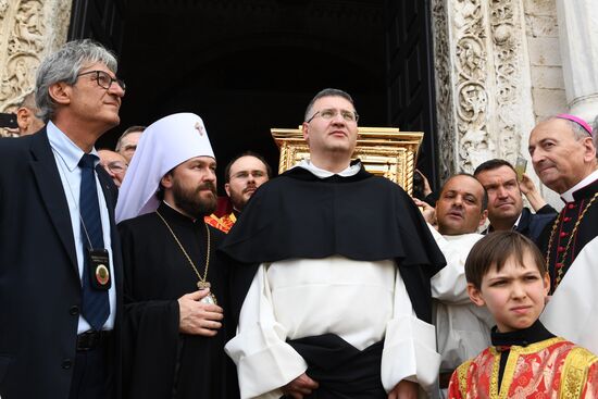 Relics of St. Nicholas travel from Italy to Russia