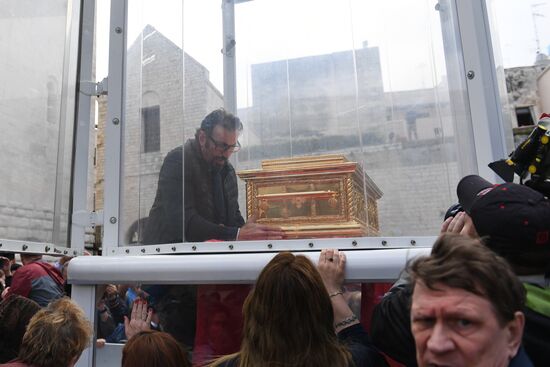Relics of St. Nicholas travel from Italy to Russia