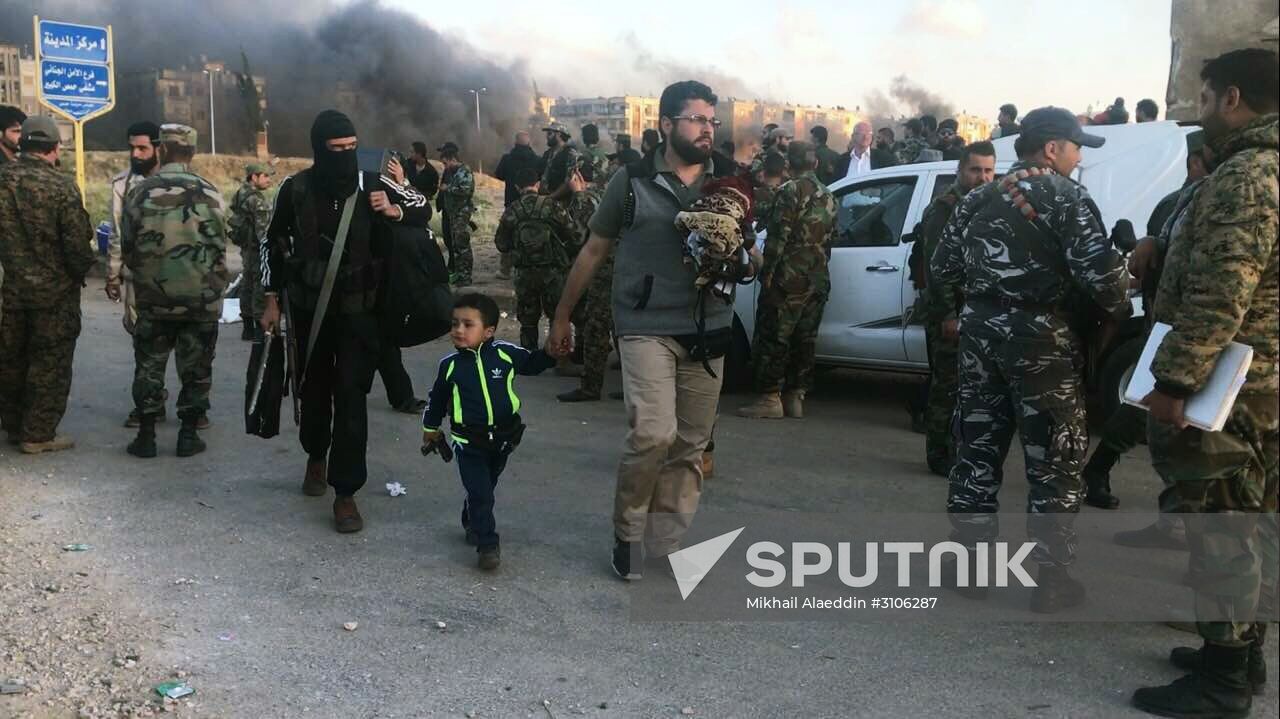 Last stage of militants' evacuation from Al Waer, Homs