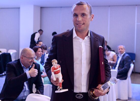 "Premier Prize" football season wrap-up event
