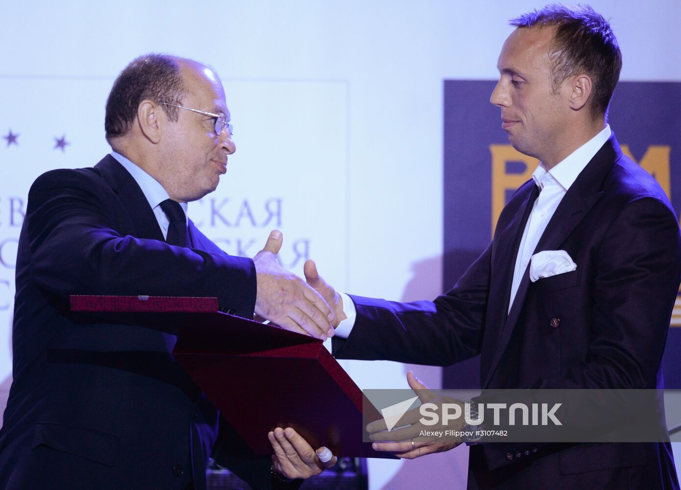 "Premier Prize" football season wrap-up event