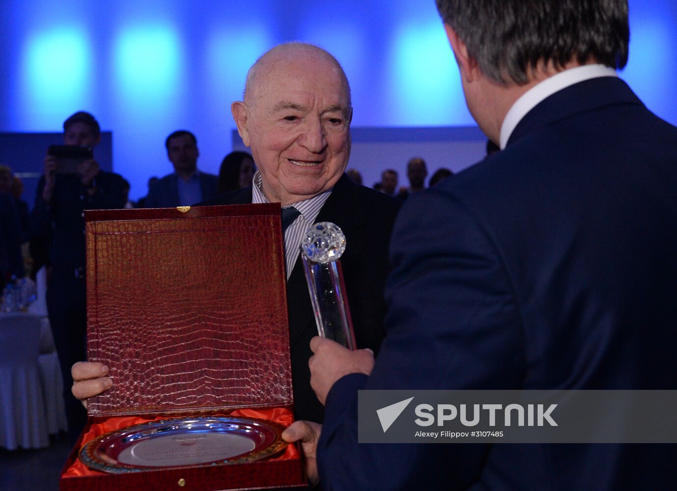 "Premier Prize" football season wrap-up event