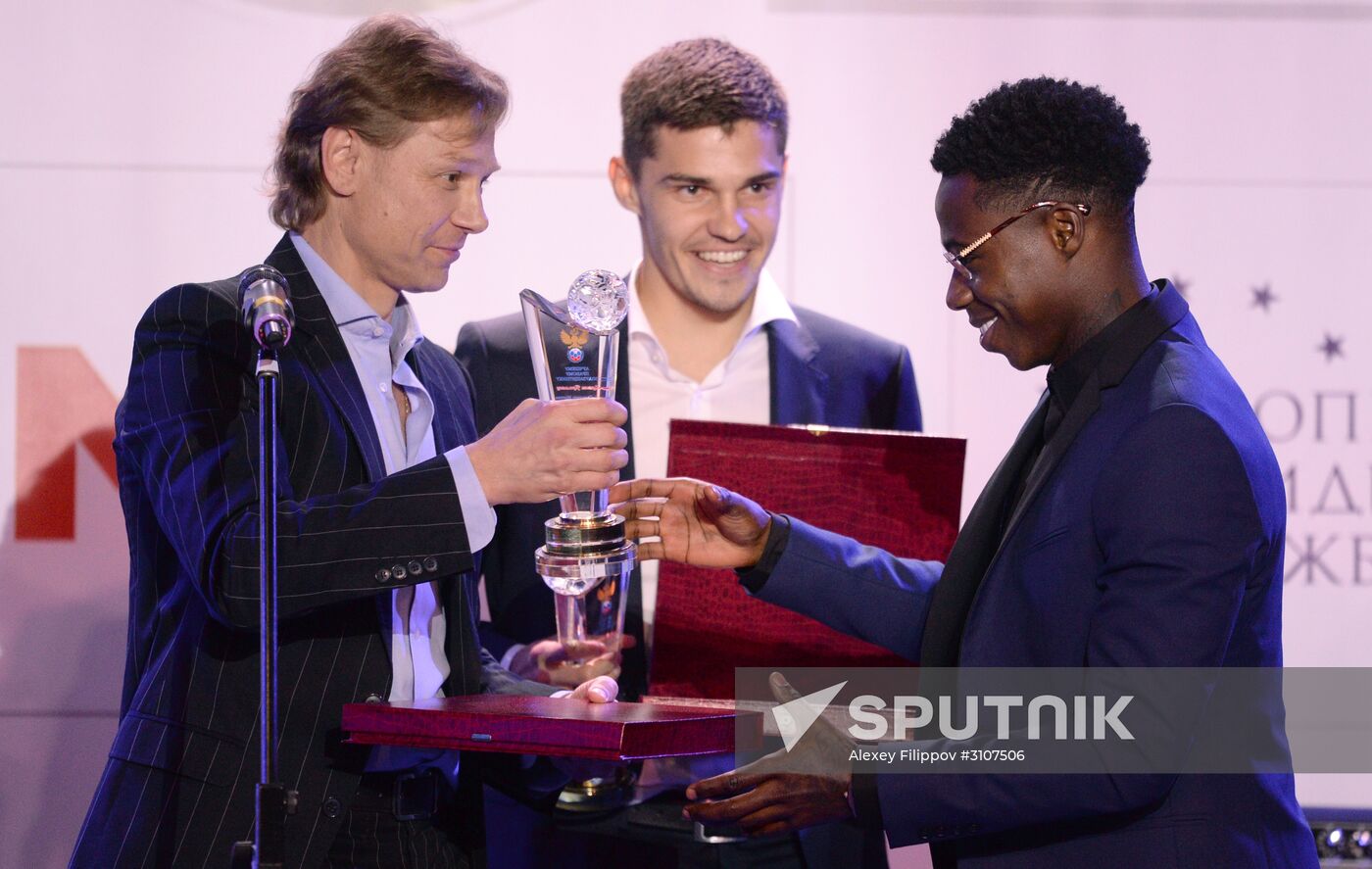 "Premier Prize" football season wrap-up event