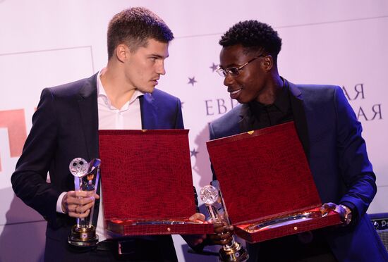 "Premier Prize" football season wrap-up event
