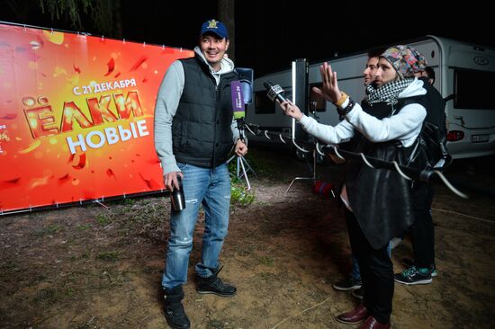 On the set of movie "Noviye Yolki"