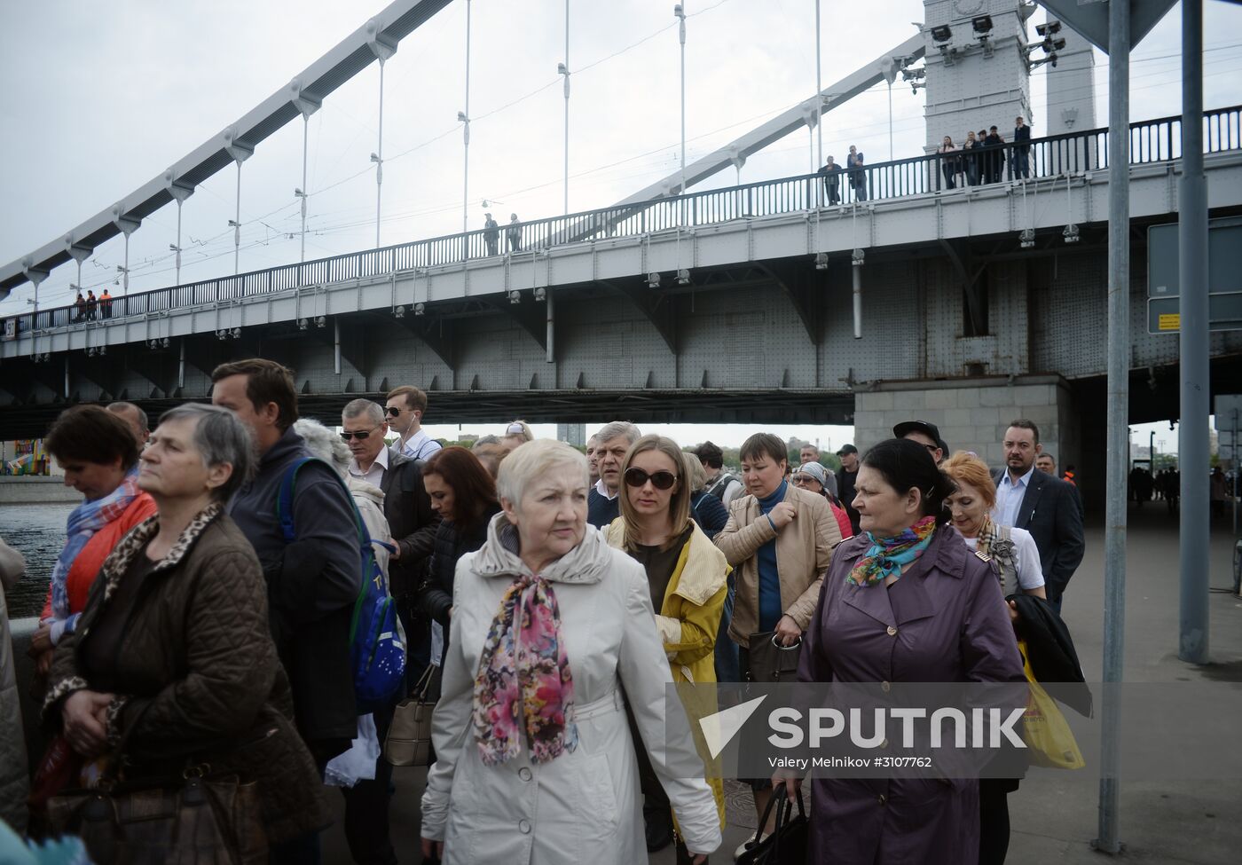 Pilgrims line up to see holy relics of Saint Nicholas