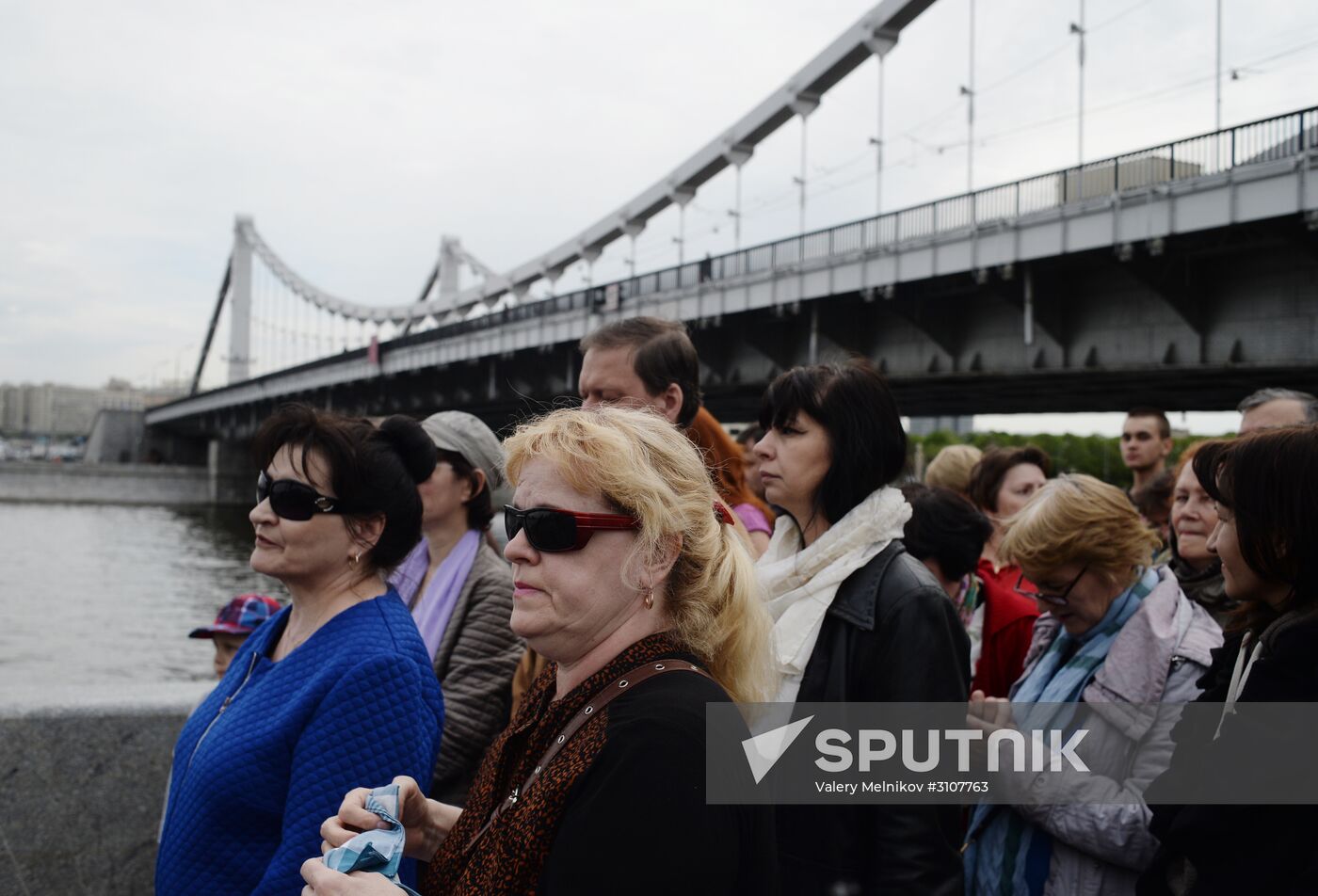 Pilgrims line up to see holy relics of Saint Nicholas