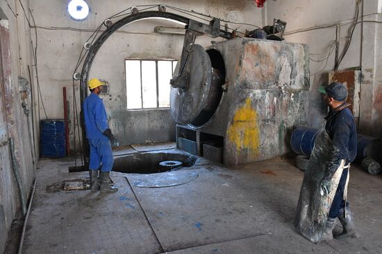 Paint factory in Damascus suburb