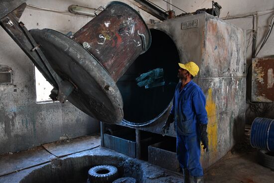 Paint factory in Damascus suburb