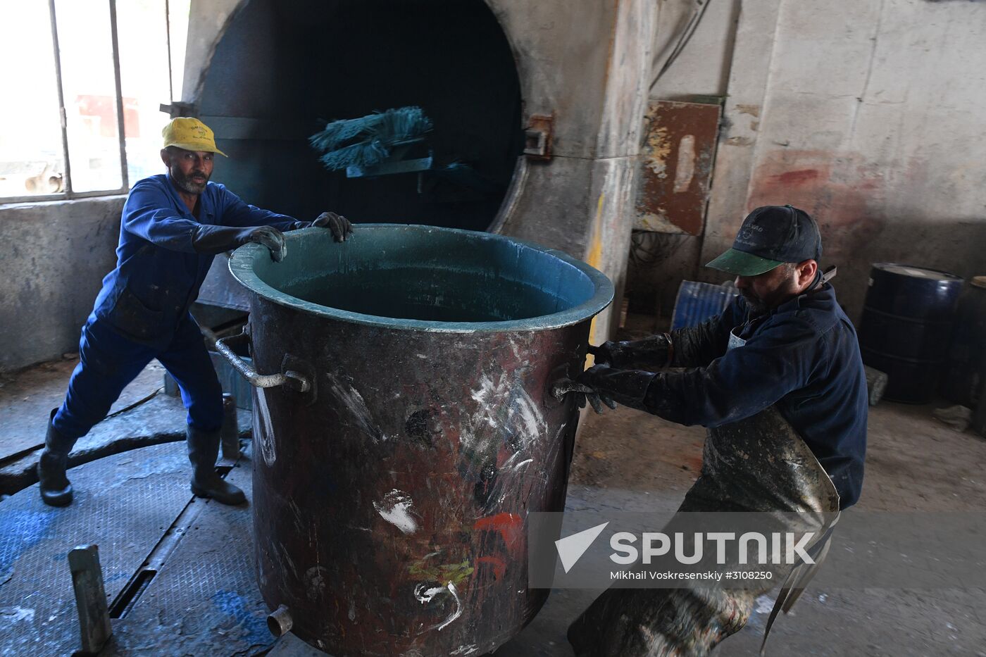 Paint factory in Damascus suburb