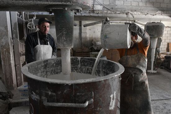 Paint factory in Damascus suburb