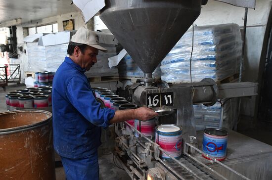 Paint factory in Damascus suburb