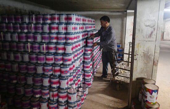 Paint factory in Damascus suburb