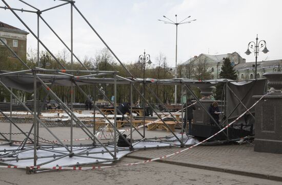 Metal structure collapses on children at center of culture in Perm