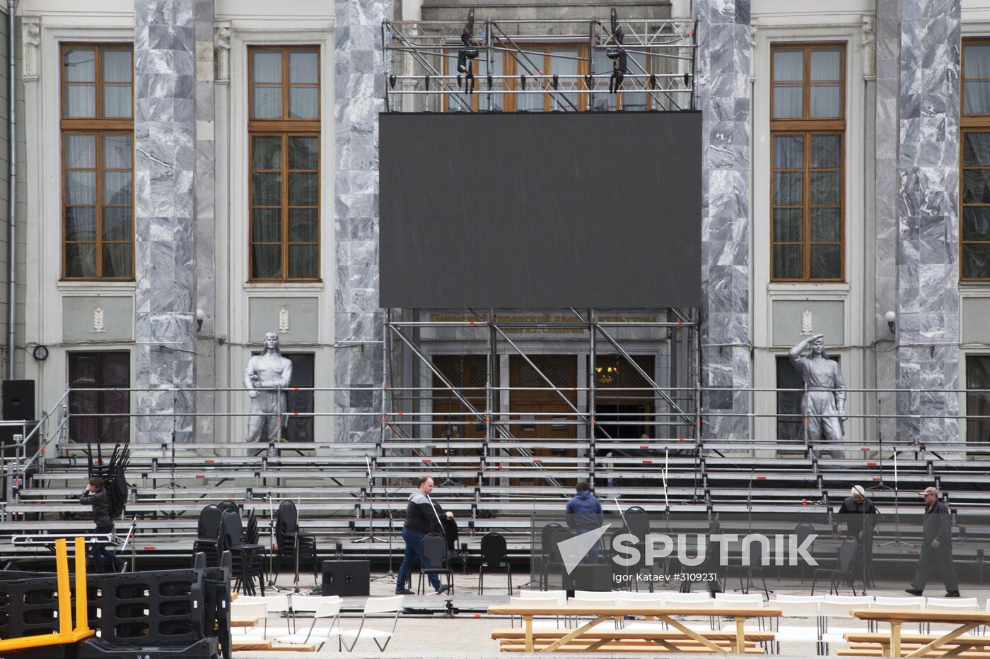 Metal structure collapses on children at center of culture in Perm