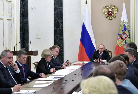 President Vladimir Putin chairs meeting with Government members
