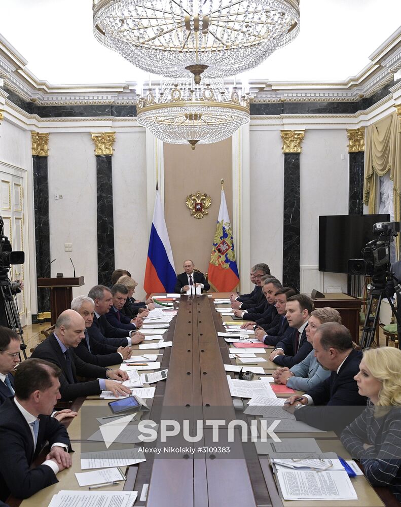 President Vladimir Putin chairs meeting with Government members