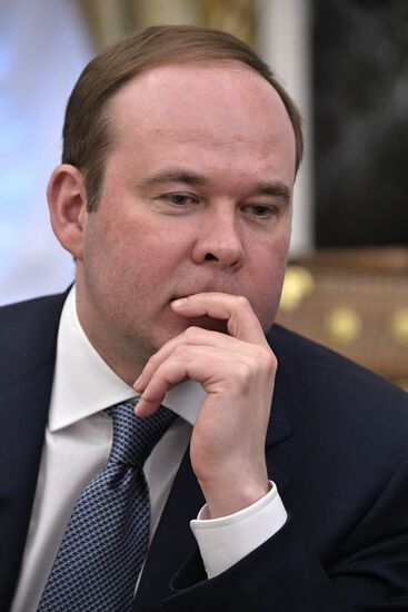 President Vladimir Putin chairs meeting with Government members