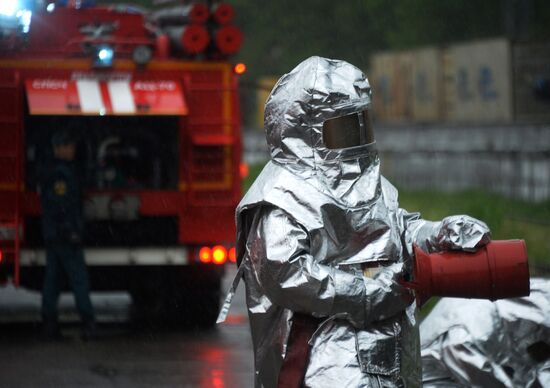 EMERCOM holds drill on handling industrial disasters