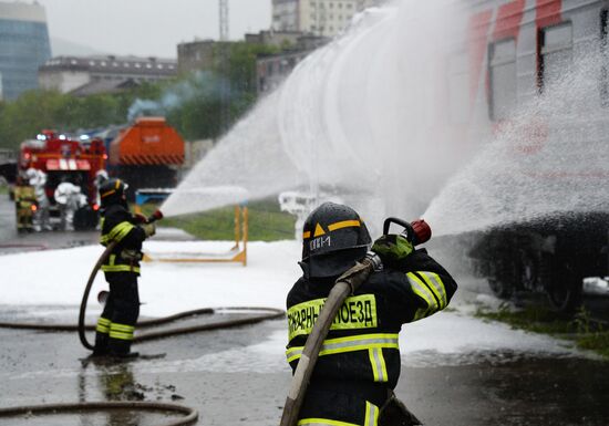 EMERCOM holds drill on handling industrial disasters