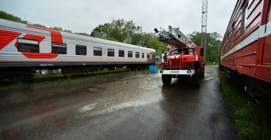 EMERCOM holds drill on handling industrial disasters