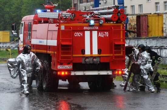 EMERCOM holds drill on handling industrial disasters