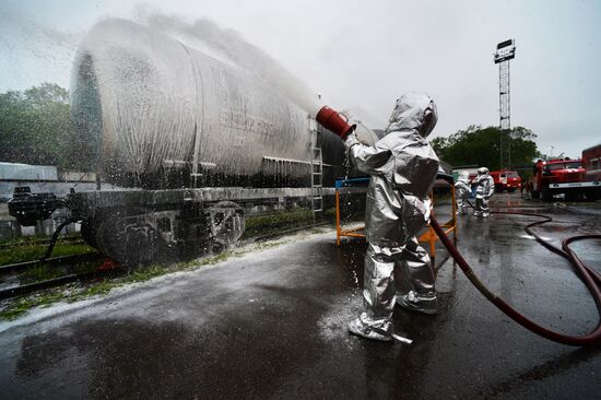 EMERCOM holds drill on handling industrial disasters
