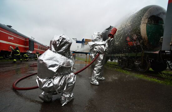 EMERCOM holds drill on handling industrial disasters