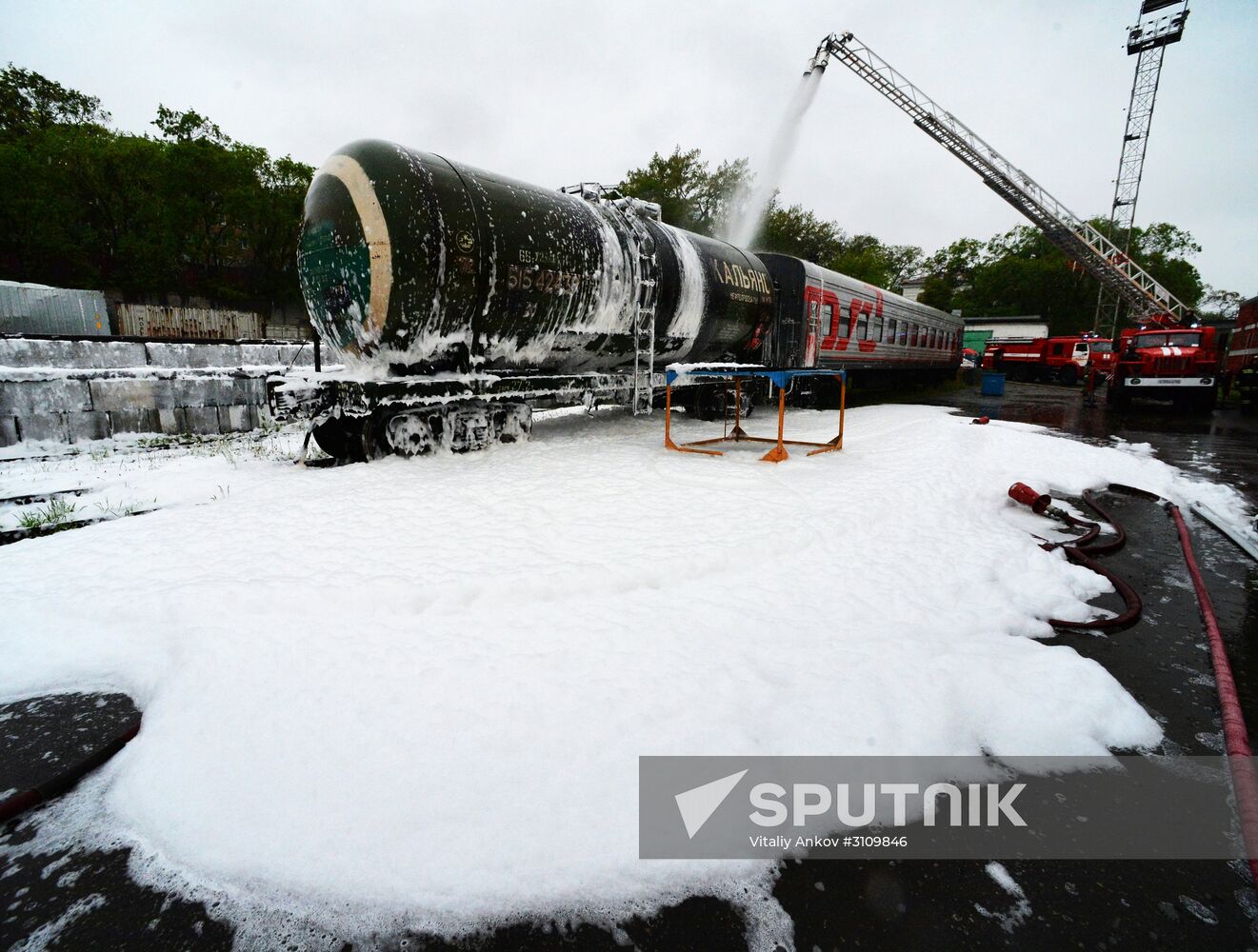 EMERCOM holds drill on handling industrial disasters