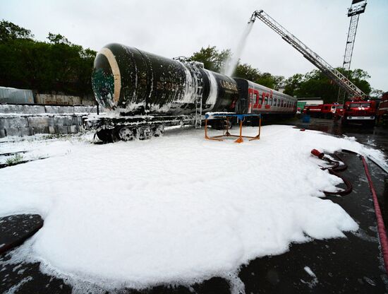 EMERCOM holds drill on handling industrial disasters