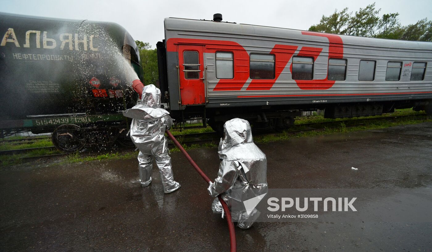 EMERCOM holds drill on handling industrial disasters