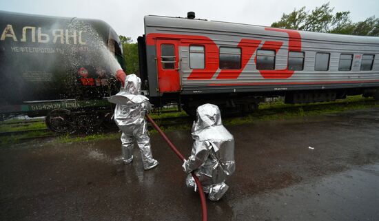 EMERCOM holds drill on handling industrial disasters