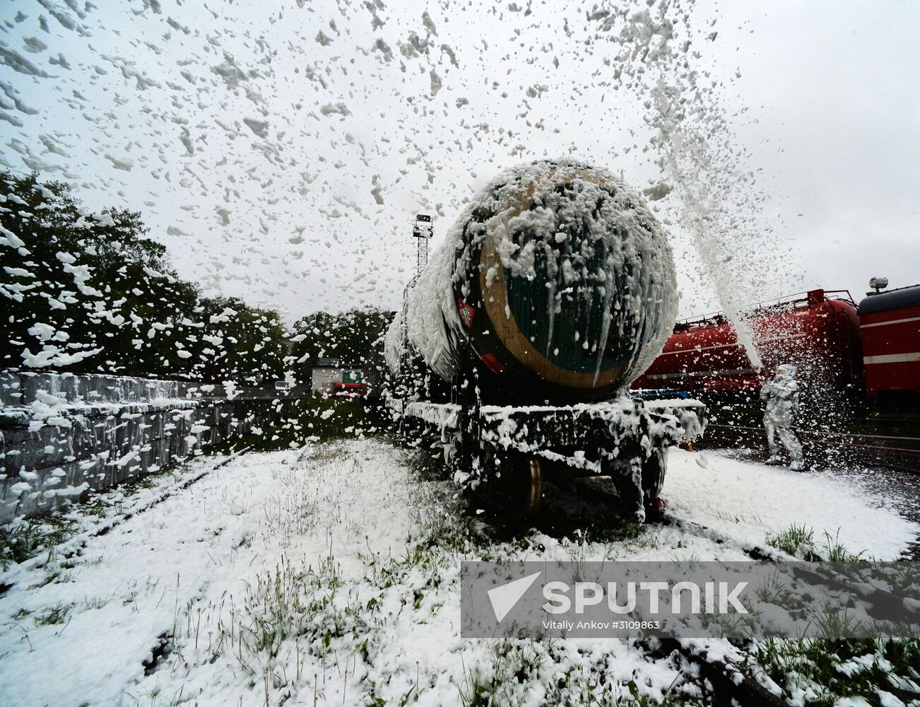 EMERCOM holds drill on handling industrial disasters