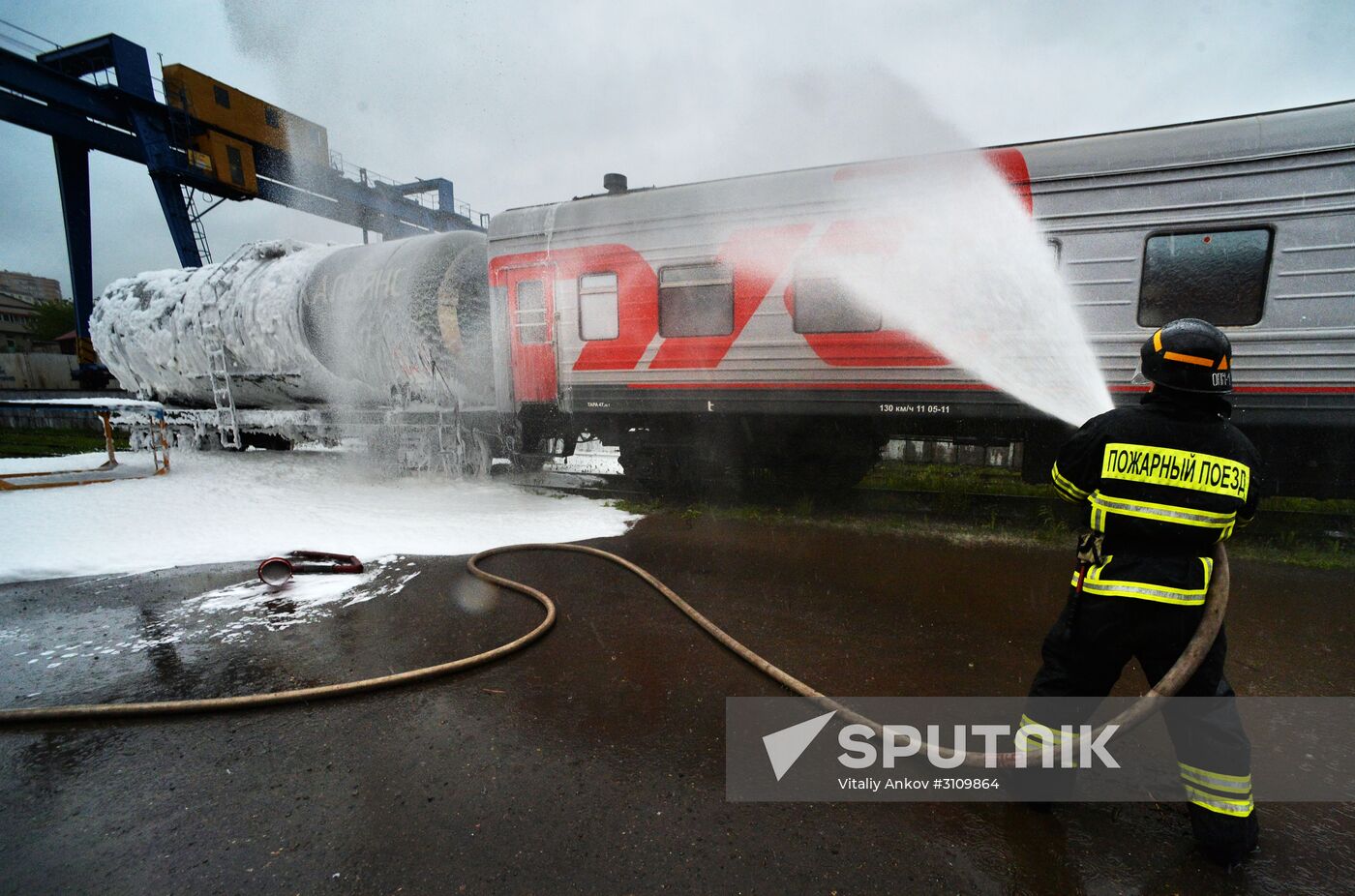 EMERCOM holds drill on handling industrial disasters