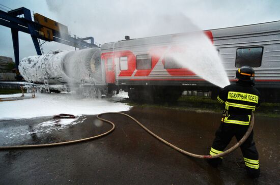 EMERCOM holds drill on handling industrial disasters