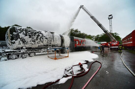 EMERCOM holds drill on handling industrial disasters