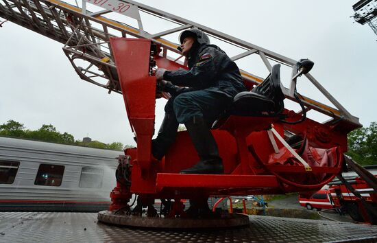 EMERCOM holds drill on handling industrial disasters