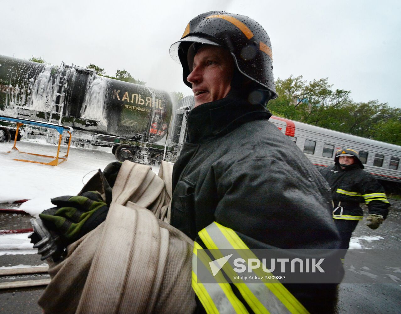 EMERCOM holds drill on handling industrial disasters