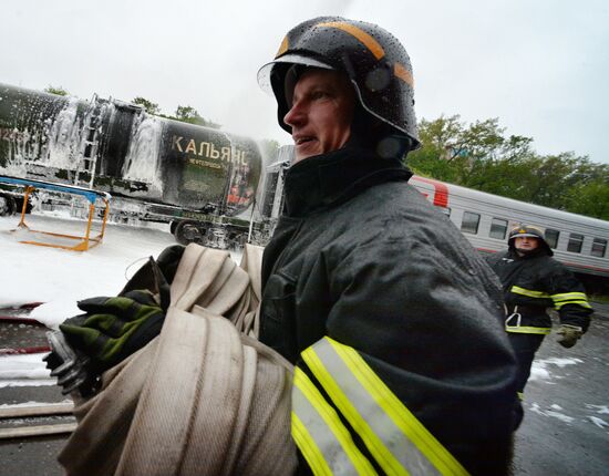 EMERCOM holds drill on handling industrial disasters