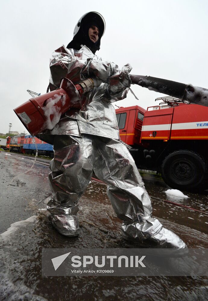 EMERCOM holds drill on handling industrial disasters