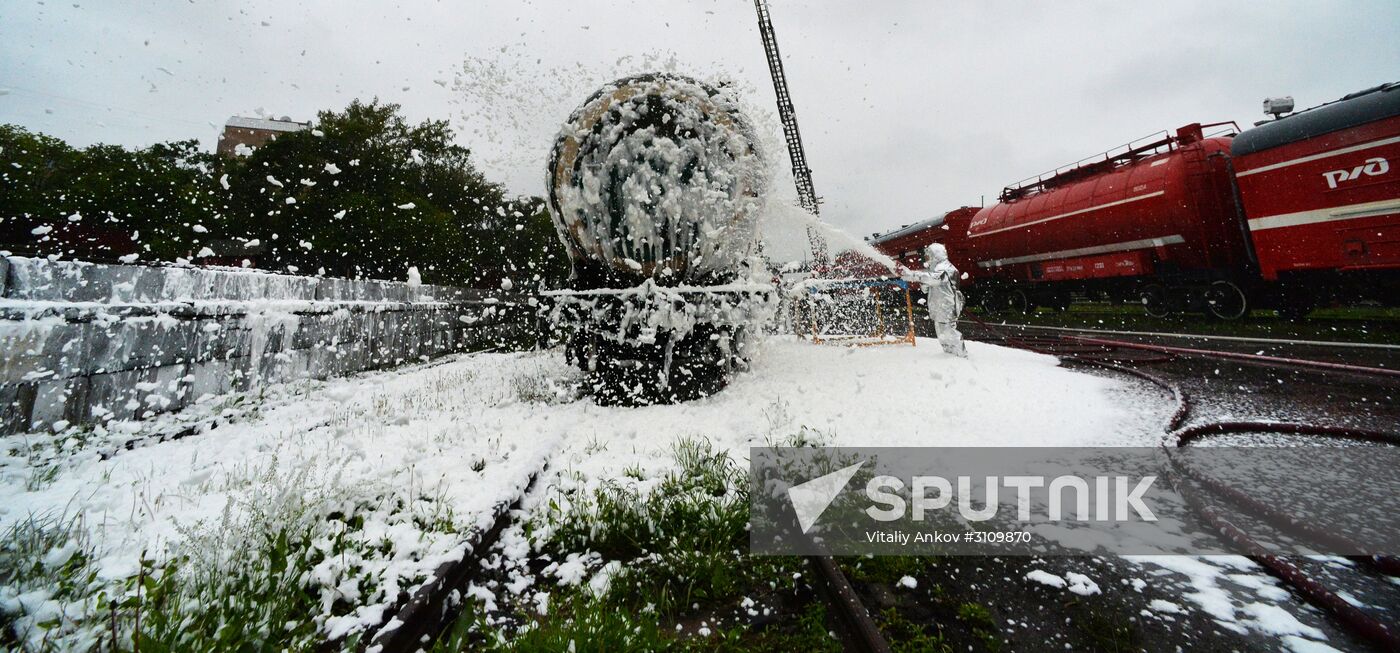 EMERCOM holds drill on handling industrial disasters