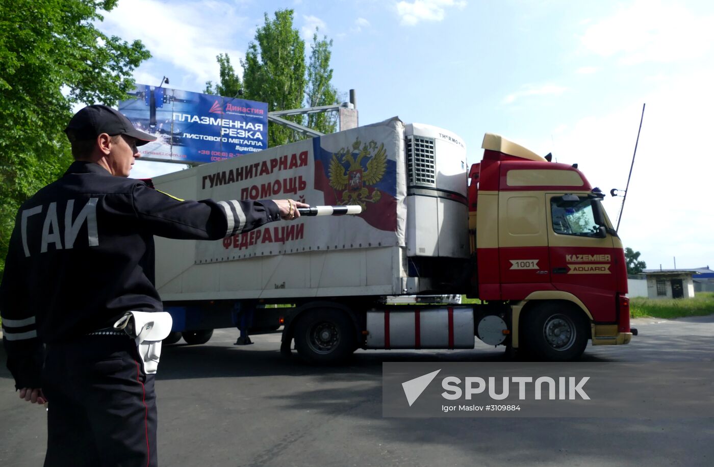 Russia's humanitarian aid convoy arrives in Donetsk