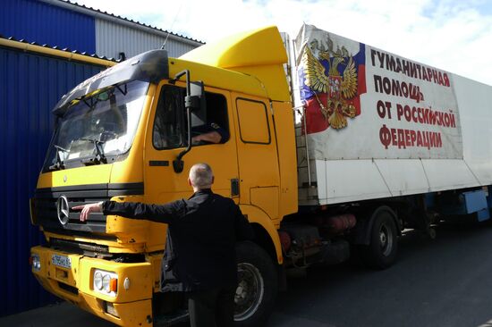 Russia's humanitarian aid convoy arrives in Donetsk