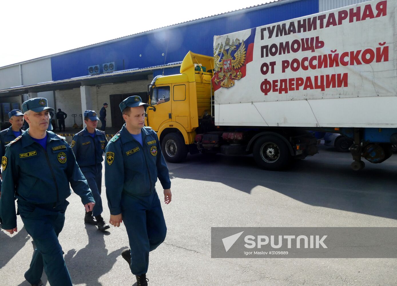Russia's humanitarian aid convoy arrives in Donetsk