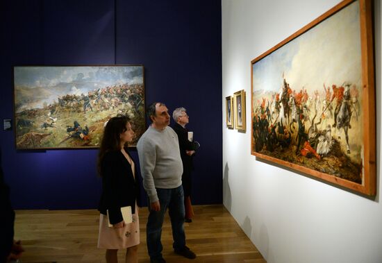 "For Your Comrades" exhibition opens