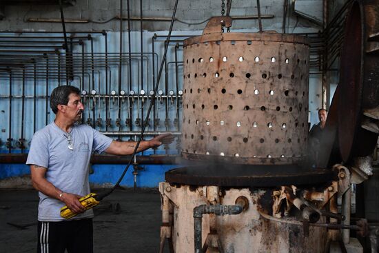 Canned food manufacturing in Damascus