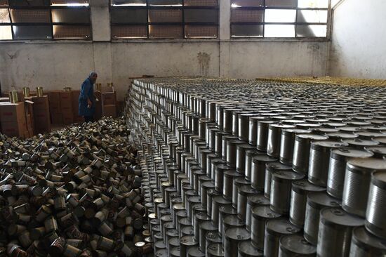 Canned food manufacturing in Damascus